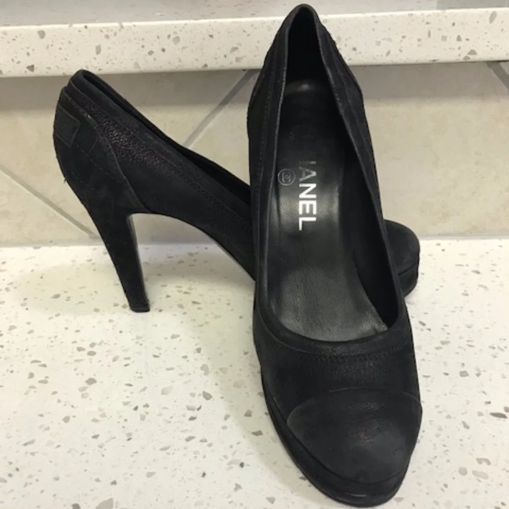 Black Chanel Suede Pumps